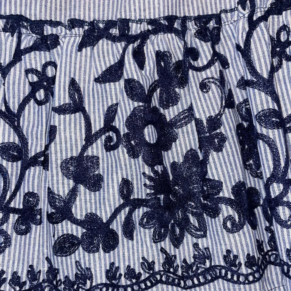 Melissa Paige Women's Skirt Blue and White with Embroidered Flower Size Petite M